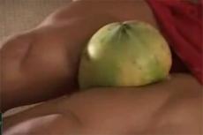 Культуристка из Аргентины демонстрирует собственную мощь с помощью … фруктов!