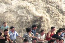 Небоскребы Джакарты дали трещины