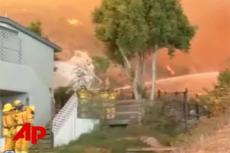 Особняки голливудских звезд охвачены огнем