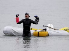 Американец проплыл 35 километров с тонной кирпичей