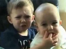 Малыш укусил брата за палец и разбогател