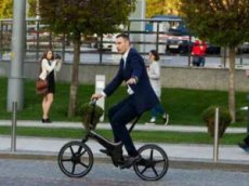 Виталий Кличко упал с велосипеда по пути на работу