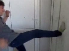 Подростки разгромили школьную уборную и выложили видео в интернет