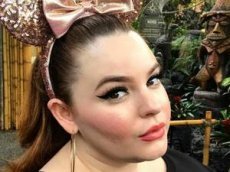 XXL-модель Тесс Холлидей обнародовала постельное видео