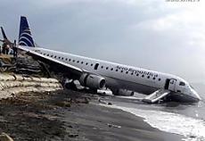 В Колумбии лайнер въехал в Карибское море