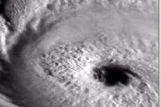 Как выглядит ураган из космоса