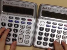 Японец сыграл Despacito на двух калькуляторах