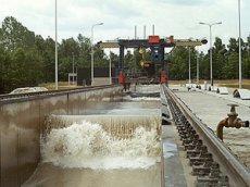 Самая большая в мире машина по имитации цунами