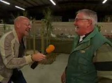 Голландский фермер смеётся так же, как кричат его курицы