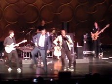 Митт Ромни станцевал на конференции мормонов