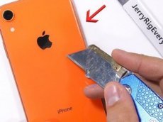 Блогер проверил новый смартфон iPhone XR на прочность