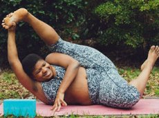 Гуру йоги с пышными формами вдохновила пользователей соцсетей