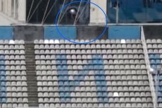 Футболист «Шинника» мячом сбил летящую птицу