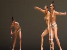 Обнаженный балет на костылях