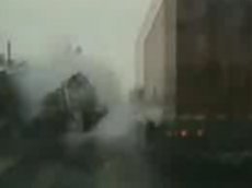 Канадский водитель чудом увернулся от грузовика