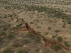 Огромную трещину в пустыне Аризоны сняли на видео