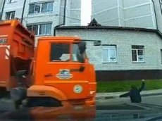 6-летний ребенок чудом выжил, попав под колеса "Камаза"