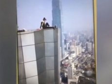 Падение китайского руфера с небоскреба