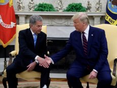 Трамп потрогал колено президента Финляндии