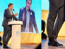 Саакашвили заправил брюки в носки