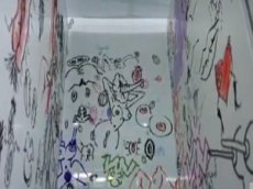 Социальная реклама из Франции с похабными граффити