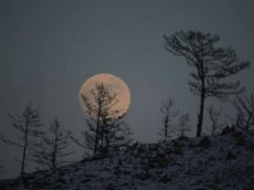 Восход полной луны на острове Огой