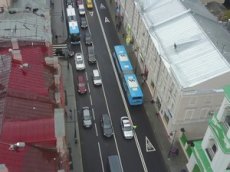 Дептранс Москвы высмеяли из-за видео, в котором автобус гоняет по «встречке»