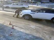 Автоледи-супруга чиновника сбила парковщика