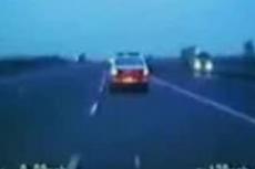 Что происходит с автомобилем, если на скорости 200 км в час лопается шина?