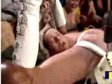 Эминему сели на лицо на MTV Movie Awards