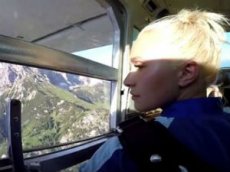 Невеста Кличко на его глазах выпрыгнула из самолета