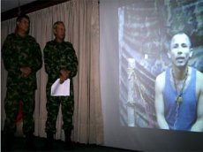 ТВ Колумбии продемонстрировало видео с заложниками, удерживаемыми боевиками 10 лет