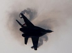 Пилота истребителя МиГ-29 засняли на видео во время фигур высшего пилотажа