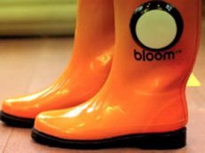 Сапоги-бумбоксы, проигрывающие музыку с телефона