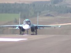 Посадку Су-34 и Ан-26 на строящуюся автомагистраль сняли на видео