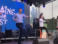 Кличко станцевал с волонтёрами «Евровидения» под песню Бритни Спирс
