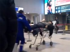 Домодедово: эвакуация первых пострадавших с места ЧП