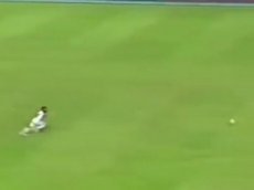 Футболист пробежал 60 метров за шесть секунд и забил мяч