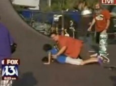 Репортер едва не раздавил ребенка на съемках