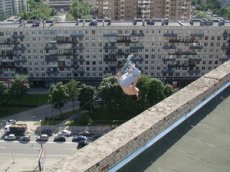 Известный паркурщик сорвался с крыши в Петербурге