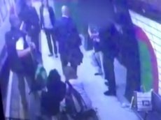 Мужчина толкнул мусульманку под поезд в лондонском метро