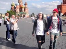 Пранкеры сняли на камеру реакцию москвичей на гей-пары