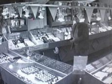 В Петербурге ищут серийного грабителя, не прячущего лицо