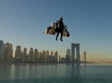 Над Дубаем пролетел «железный человек»