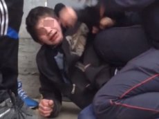 Жительница Петрозаводска сняла, как полиция жестоко задержала подростка