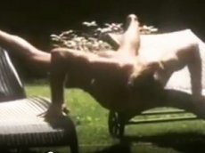 Голого Тарзана засняли на видео