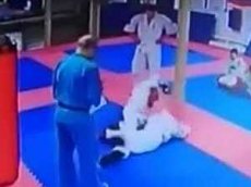 Избиение ребенка тренером по кудо попало на видео