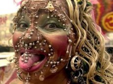 Самая пирсингованная женщина в мире