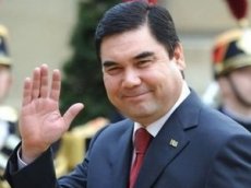 Президент Туркмении спел собственную песню на трех языках