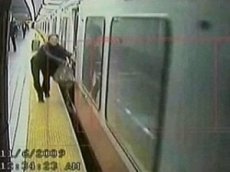 Машинист метрополитена едва не убил пассажирку